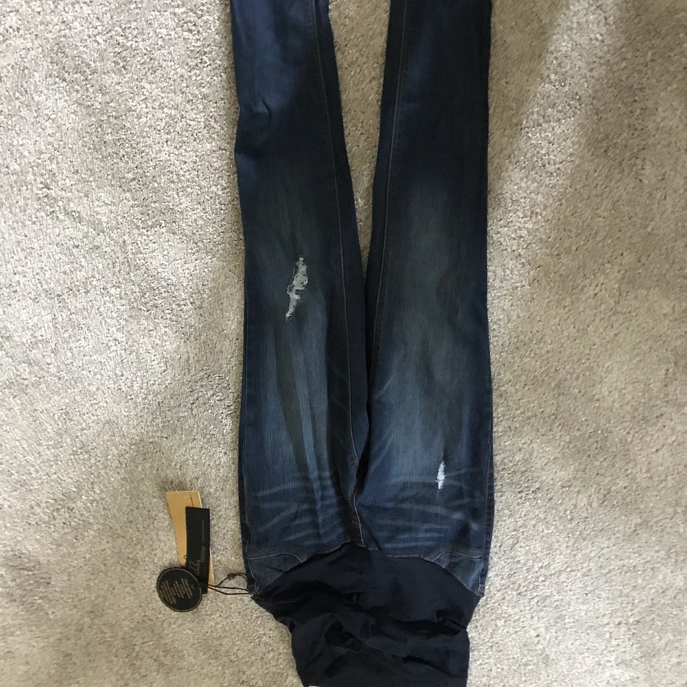 1822 Distressed Maternity Jeans